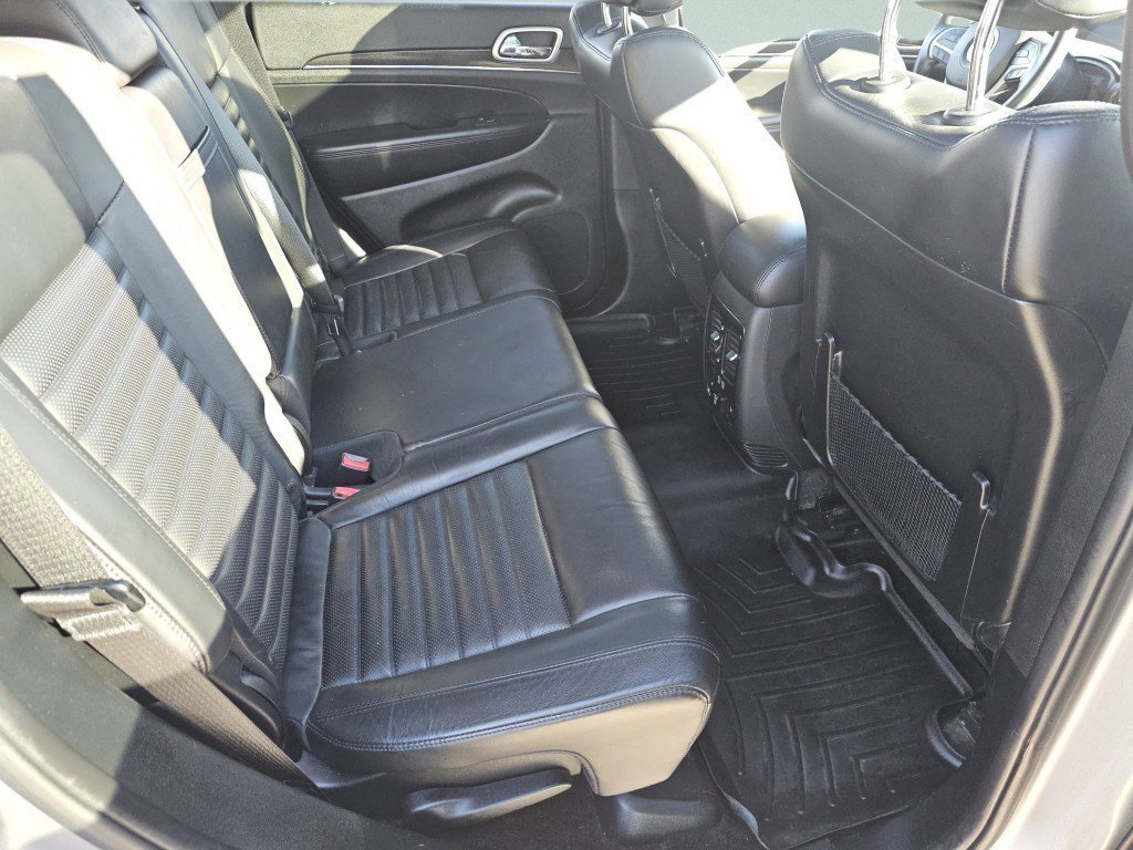 Used 2018 Billet Silver Metallic Clearcoat Jeep Limited image 5