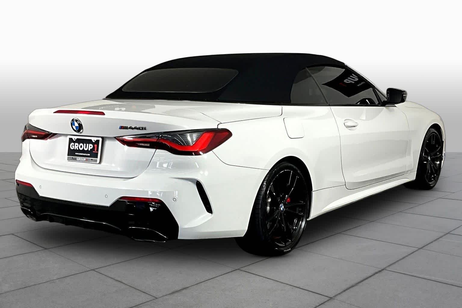 Used 2023 Alpine White BMW M440i image 12