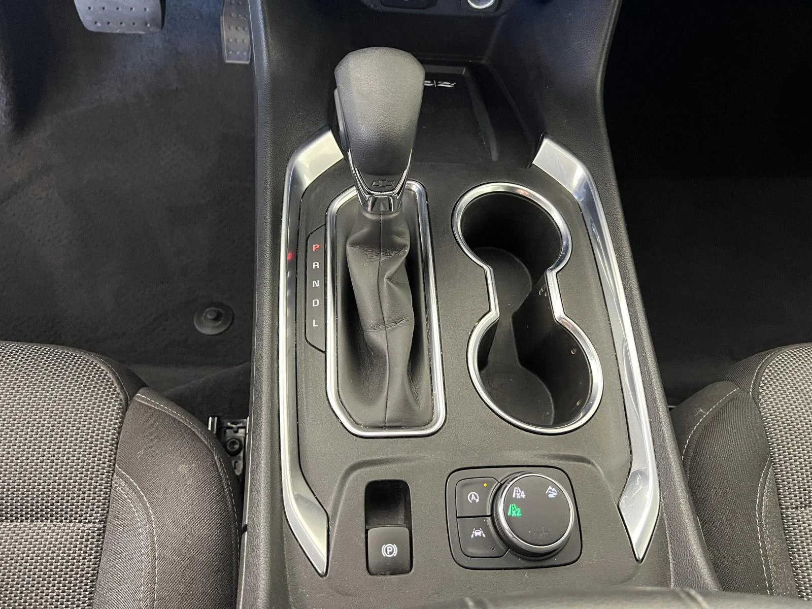 Used 2022 Silver Sage Metallic Chevrolet LT Cloth image 17