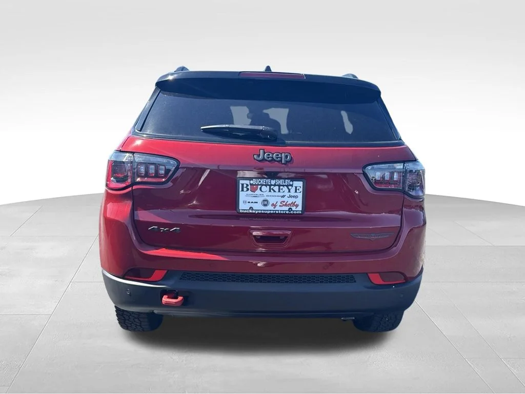 New 2026 Red Hot Pearl-Coat Exterior Paint Jeep Trailhawk image 4