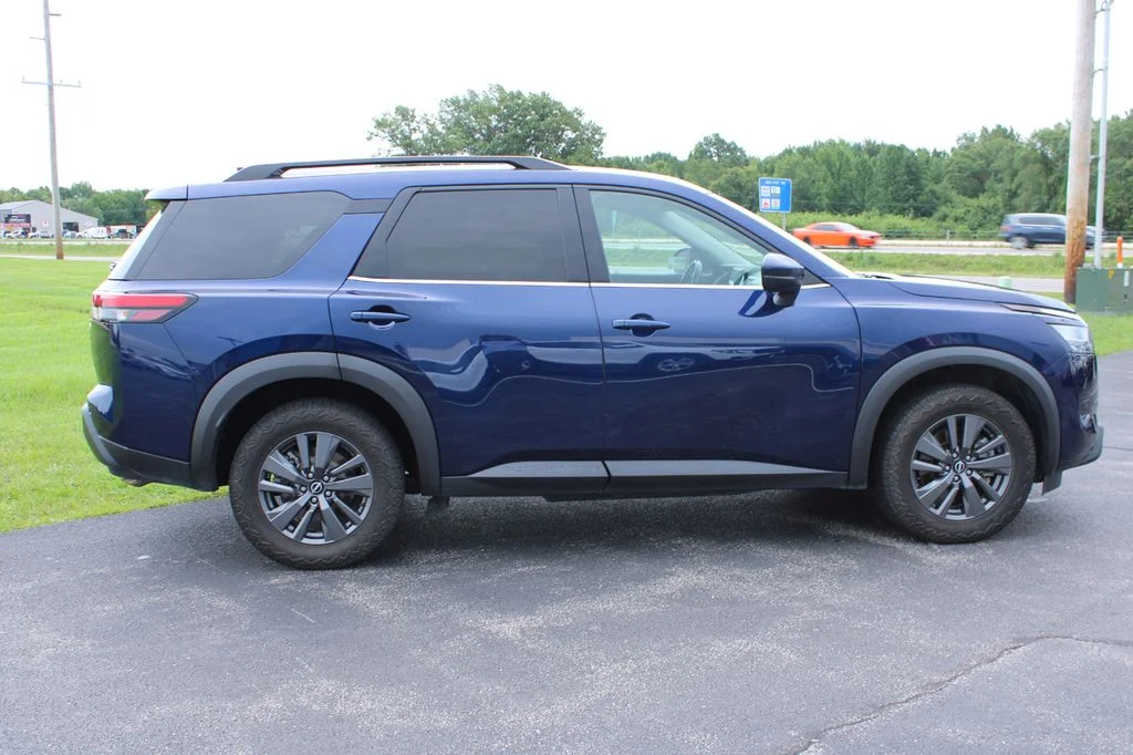 Used 2022 Deep Ocean Blue Nissan SV image 14