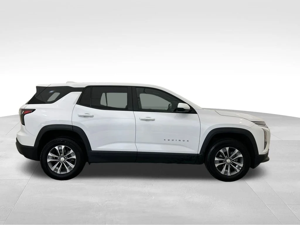 Used 2025 Summit White Chevrolet LT image 6