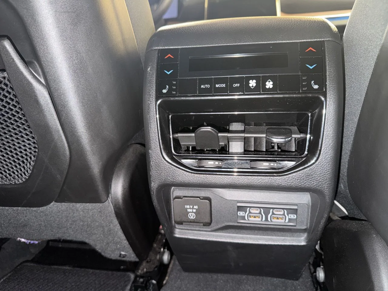 Used 2025 Diamond Black Jeep Summit image 18
