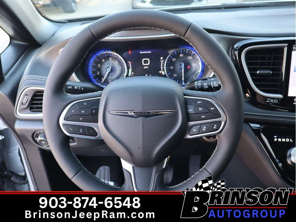 2026 Chrysler Pacifica Select - Photo 15