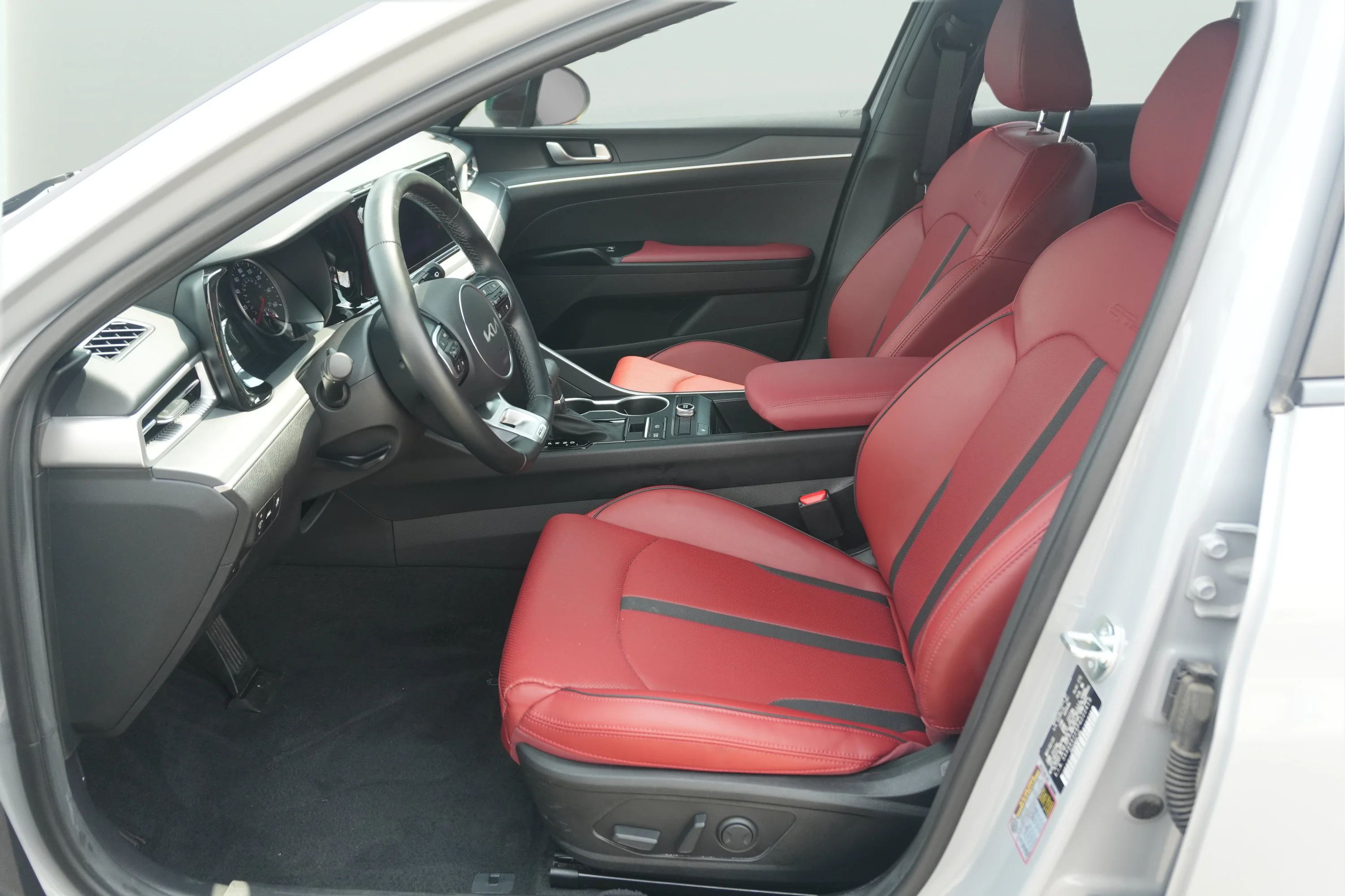 Used 2023 Wolf Gray Kia GT-Line image 12