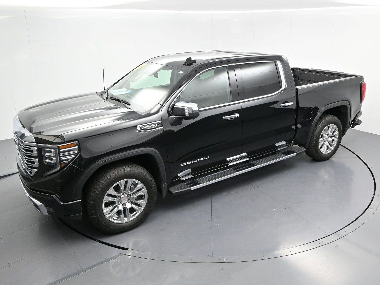 Used 2025 Onyx Black GMC Denali image 44