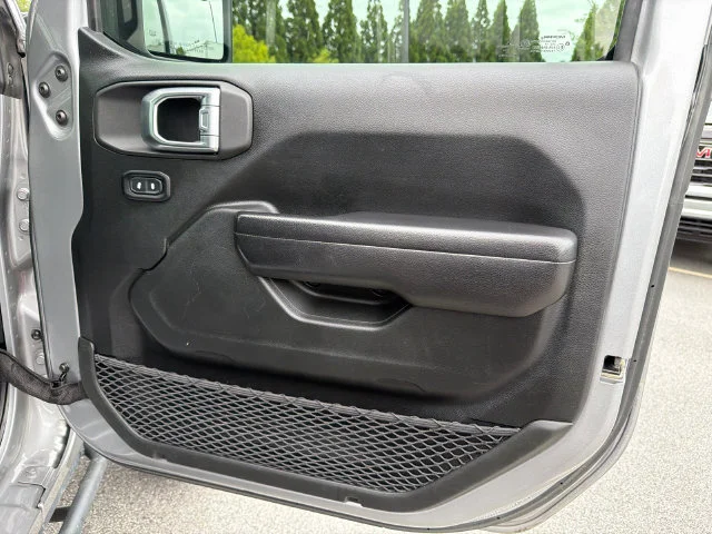 Used 2020 Silver Jeep Sport Altitude 4x4 image 14