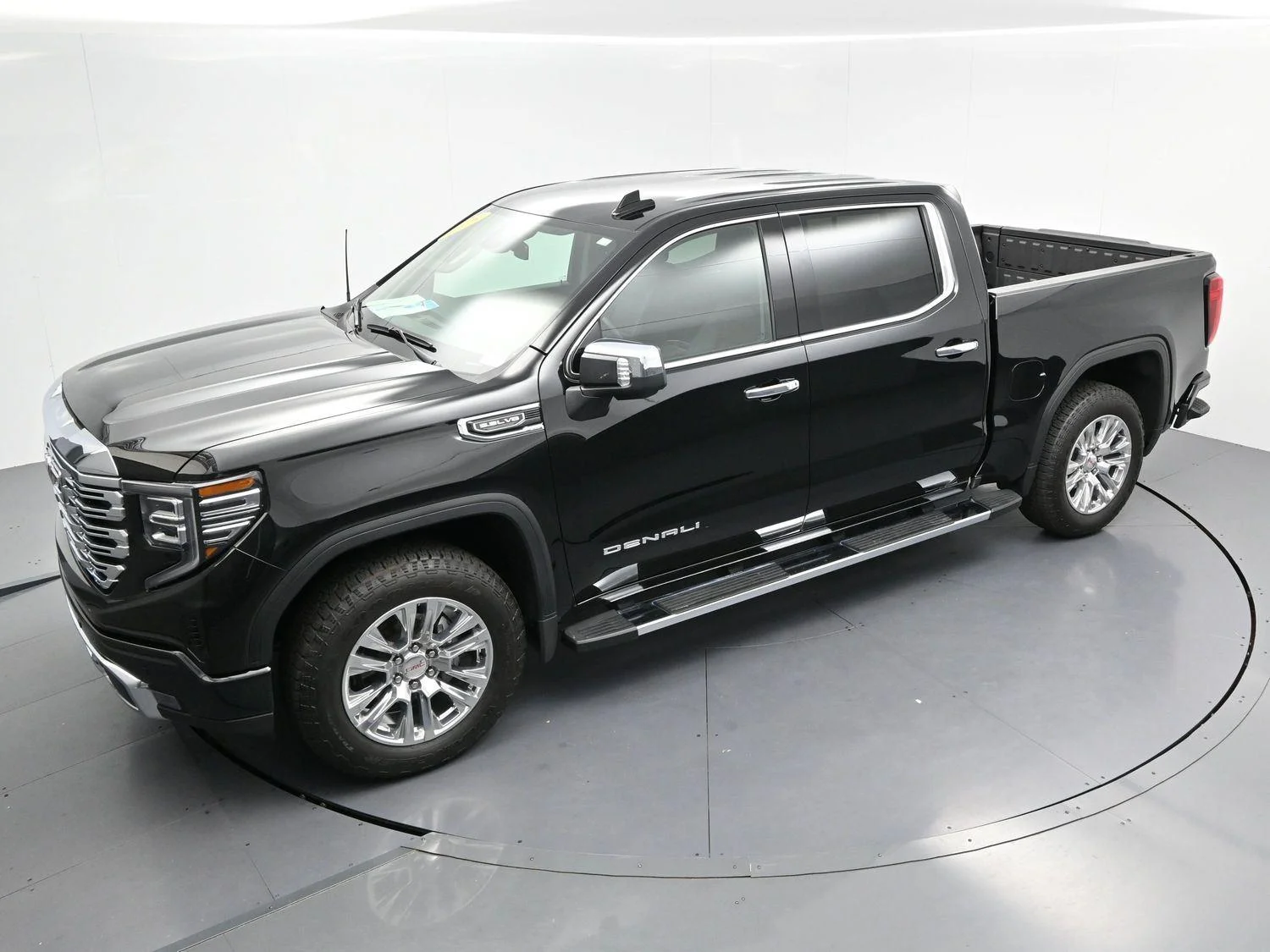 Used 2025 Onyx Black GMC Denali image 44