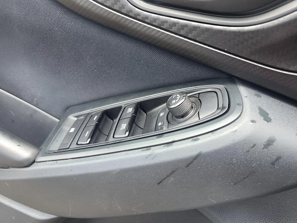 Used 2022 Ice Silver Metallic Subaru Base image 14