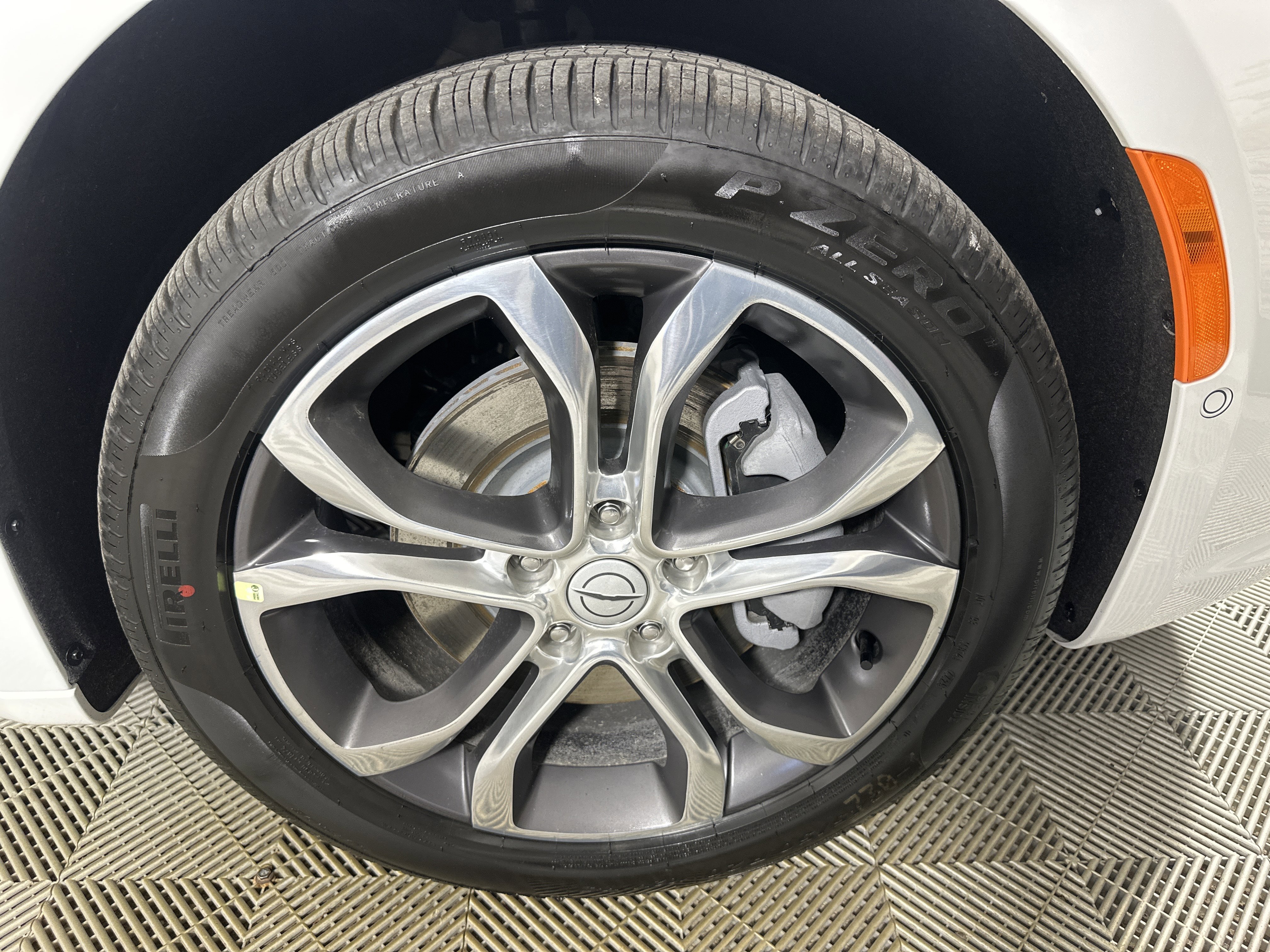 New 2026 Bright White Clear-Coat Exterior Paint Chrysler Pinnacle image 32