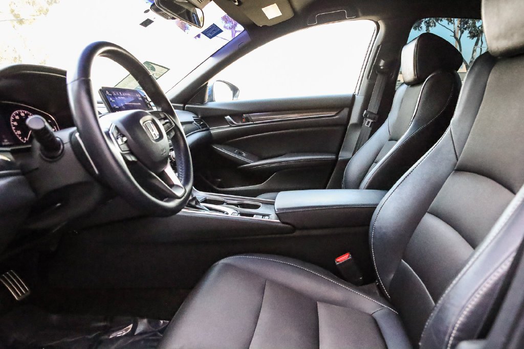 Used 2020 Still Night Pearl Honda Sport image 17