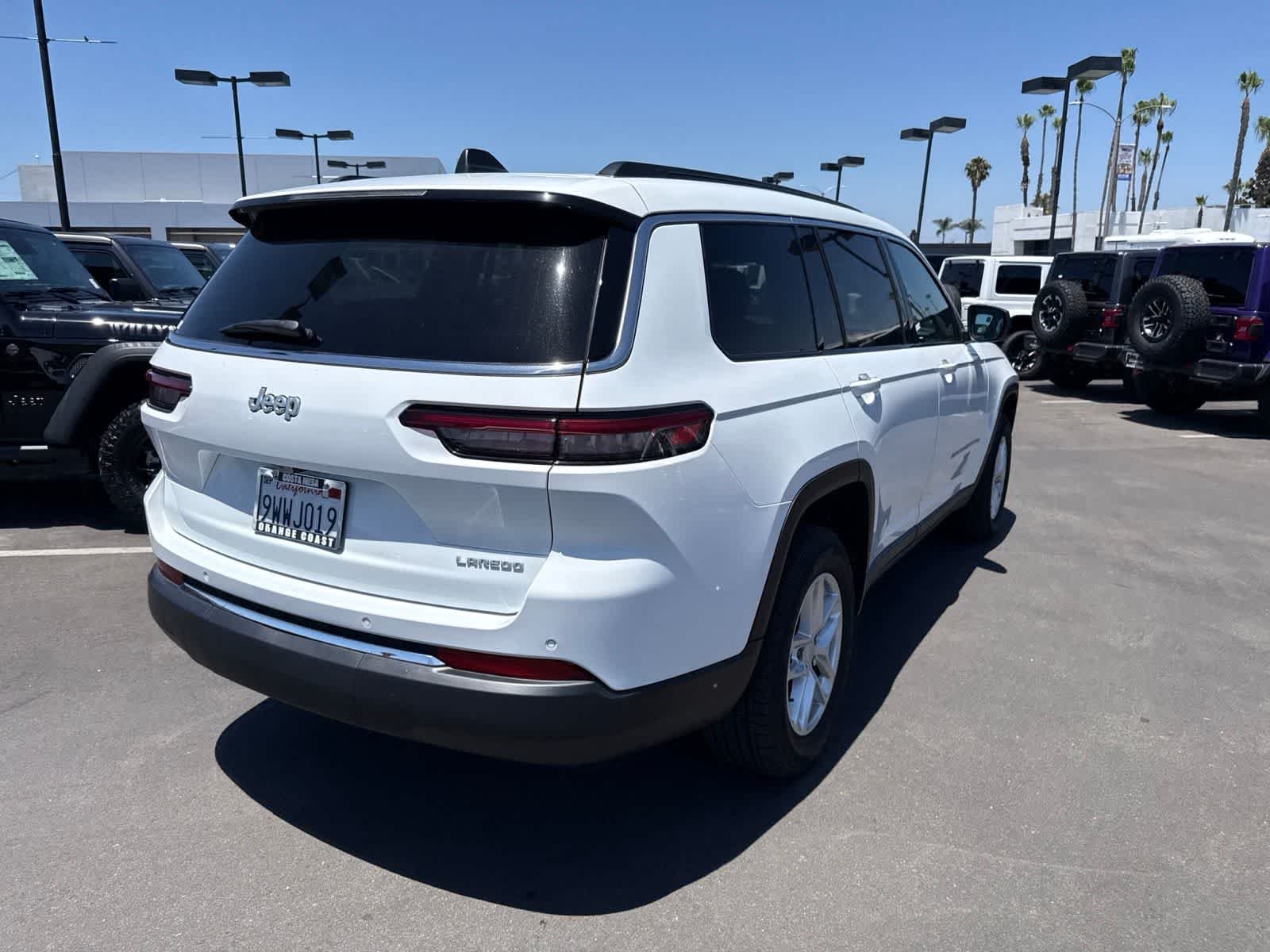 Used 2025 Bright White Clearcoat Jeep Laredo X image 12