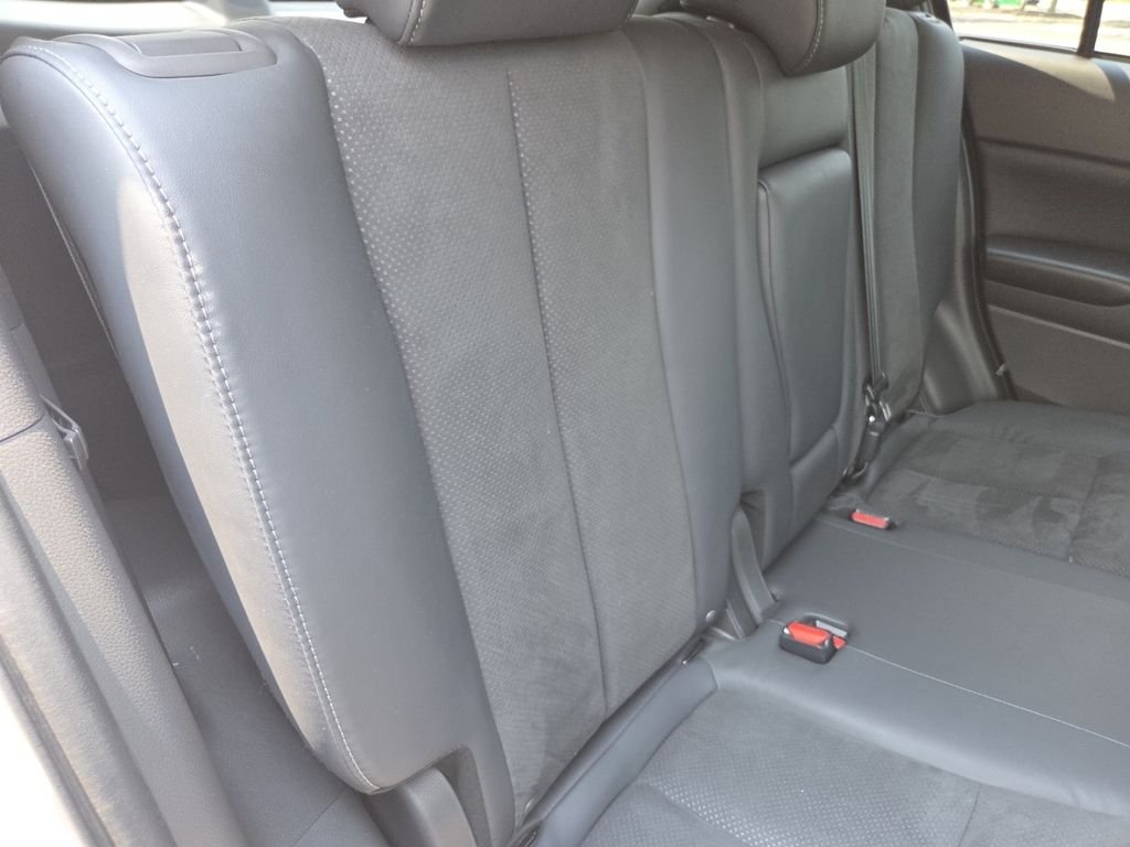 Used 2023 White Diamond Mitsubishi SE image 25