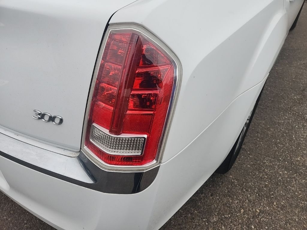 Used 2013 White Chrysler Base image 12