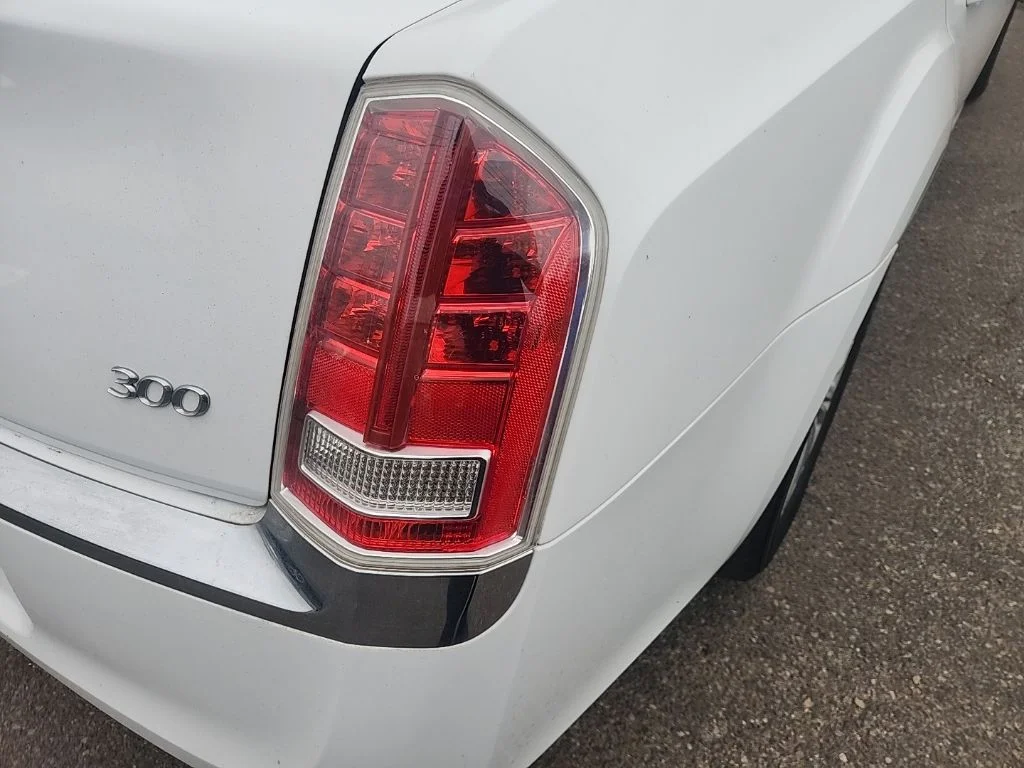 Used 2013 White Chrysler Base image 12