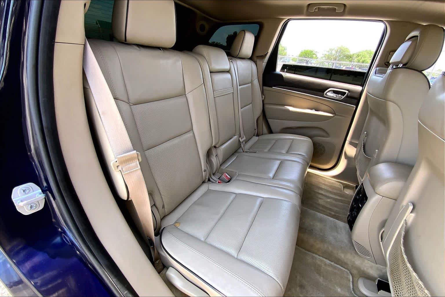 Used 2015 True Blue Pearlcoat Jeep Overland image 23