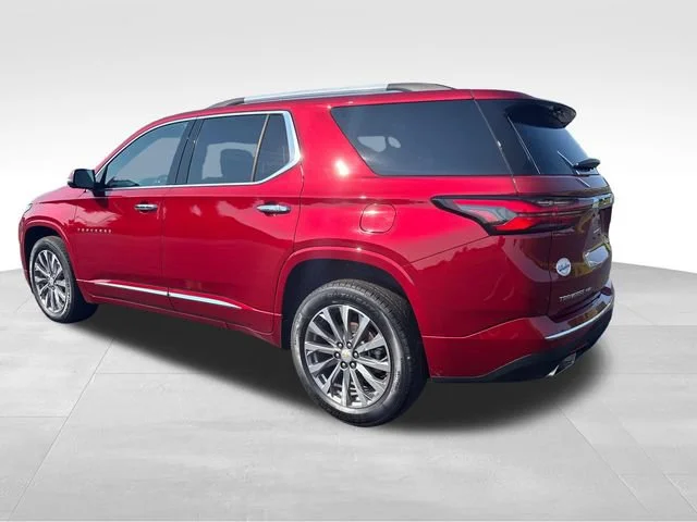 Used 2023 RADIANT RED TINTCOAT Chevrolet Premier image 3
