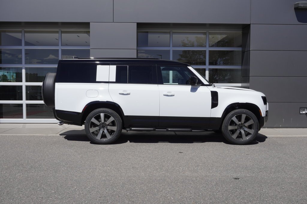 New 2026 Fuji White Land Rover V8 image 7