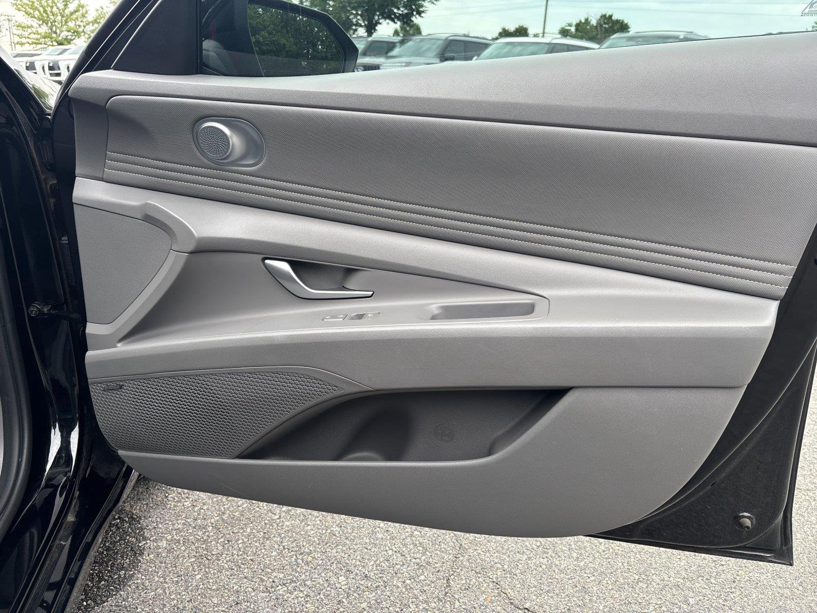 Used 2022 Phantom Black Hyundai SEL image 37