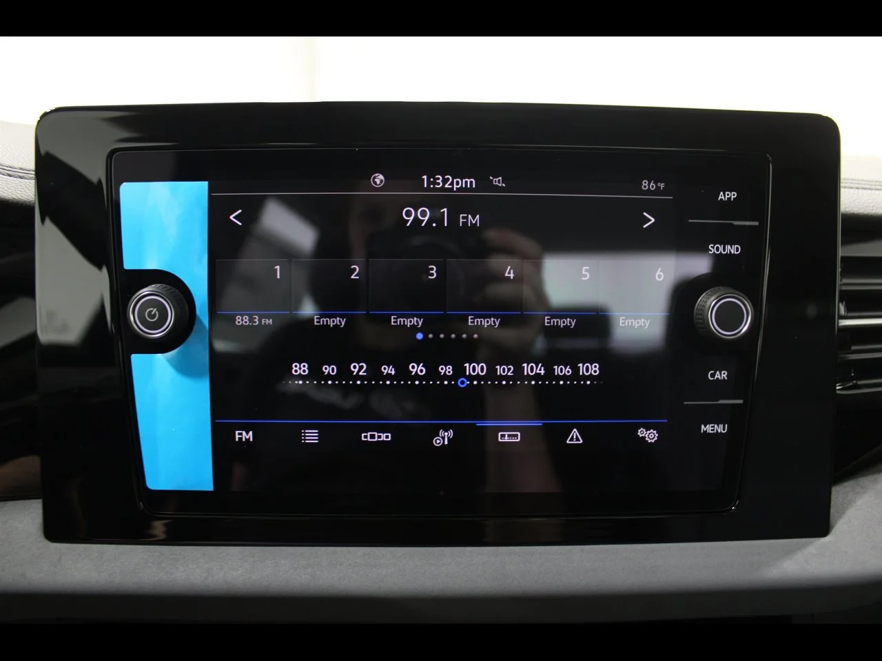 New 2026 Deep Black Pearl Volkswagen 1.5T SE image 13