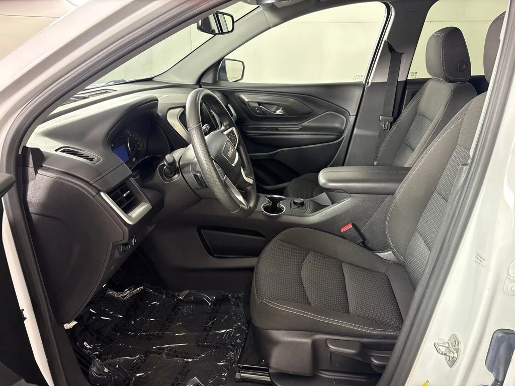 Used 2024 White GMC SLE image 28