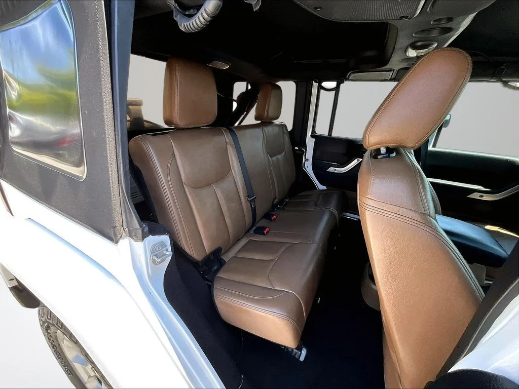 Used 2015 White Jeep Unlimited Sahara image 28