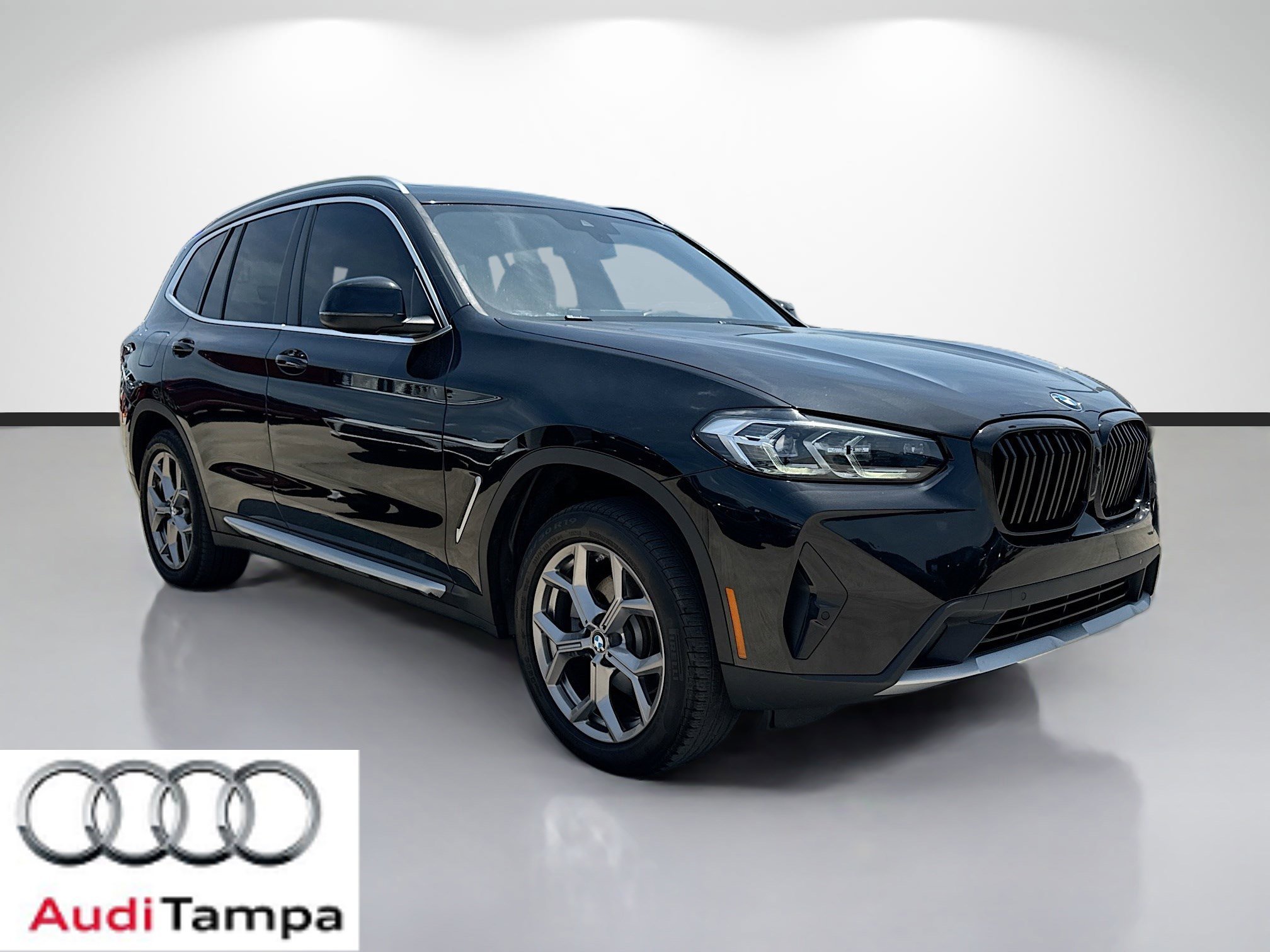 Used 2022 Black Sapphire Metallic BMW xDrive30i image 1