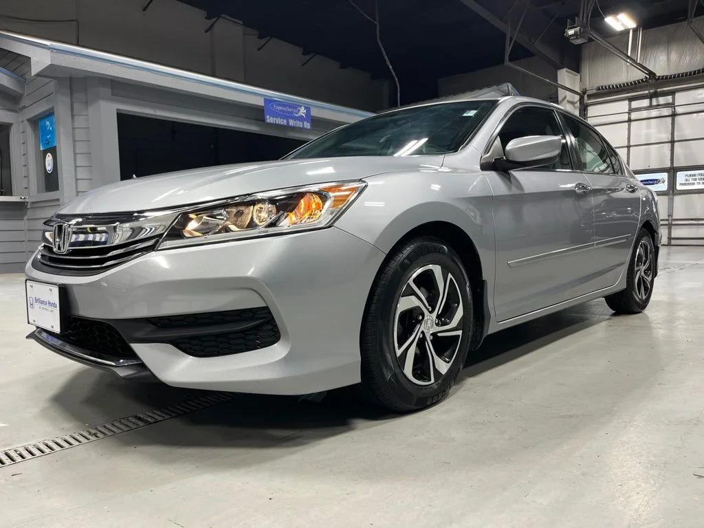 Certified Used 2016 Lunar Silver Metallic Honda LX image 3