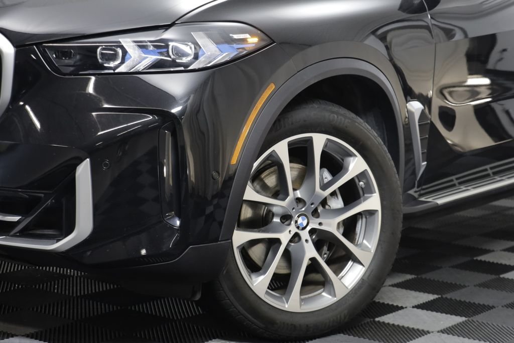 Certified Used 2026 Black Sapphire Metallic BMW xDrive40i image 3