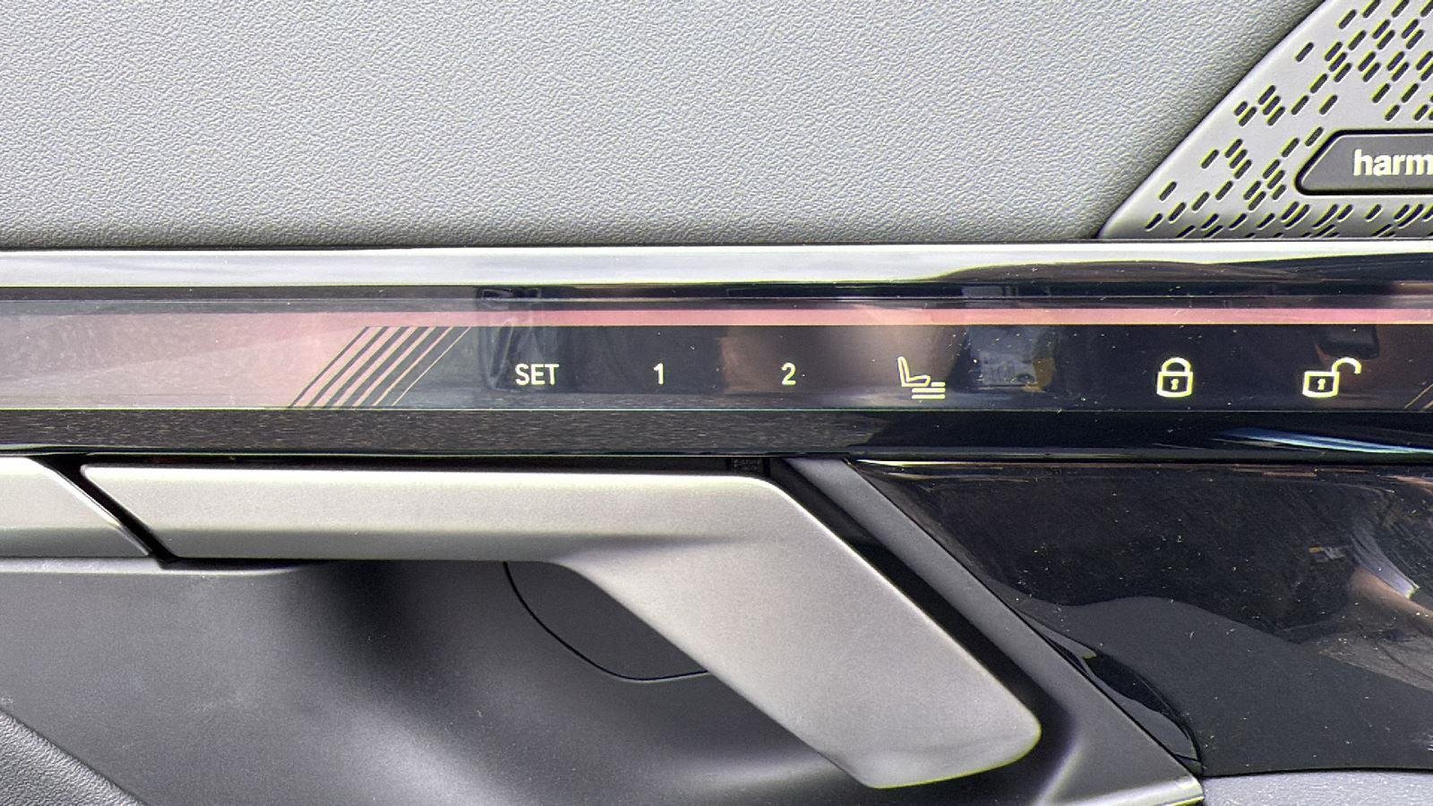 New 2027 Carbon Black Metallic BMW 550e xDrive image 20
