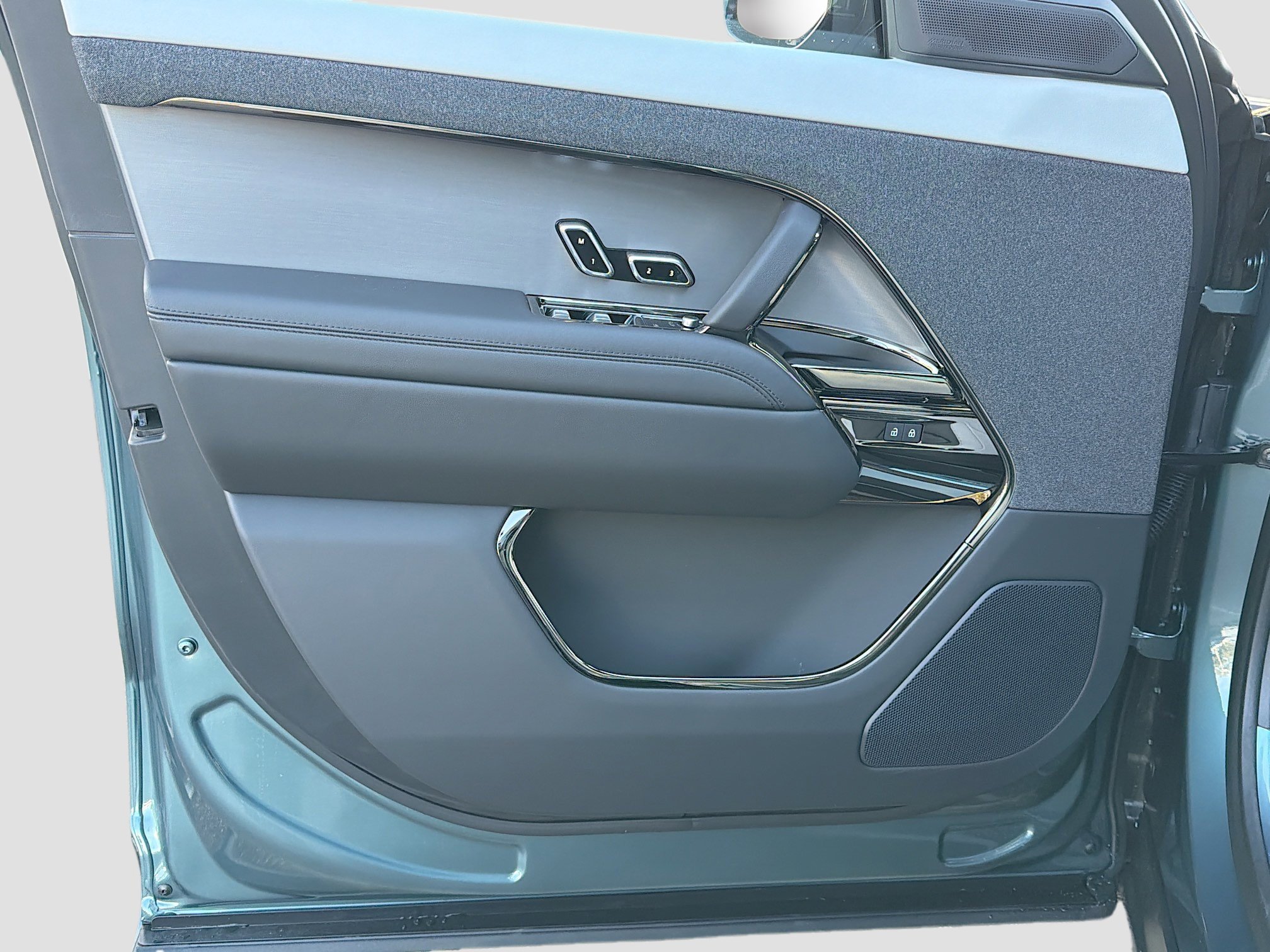 New 2026 Giola Green Land Rover Dynamic SE image 22