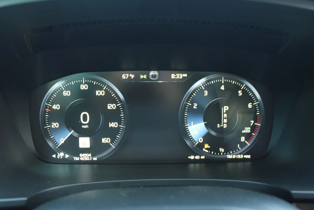 Used 2018 Black Volvo T5 Momentum image 25