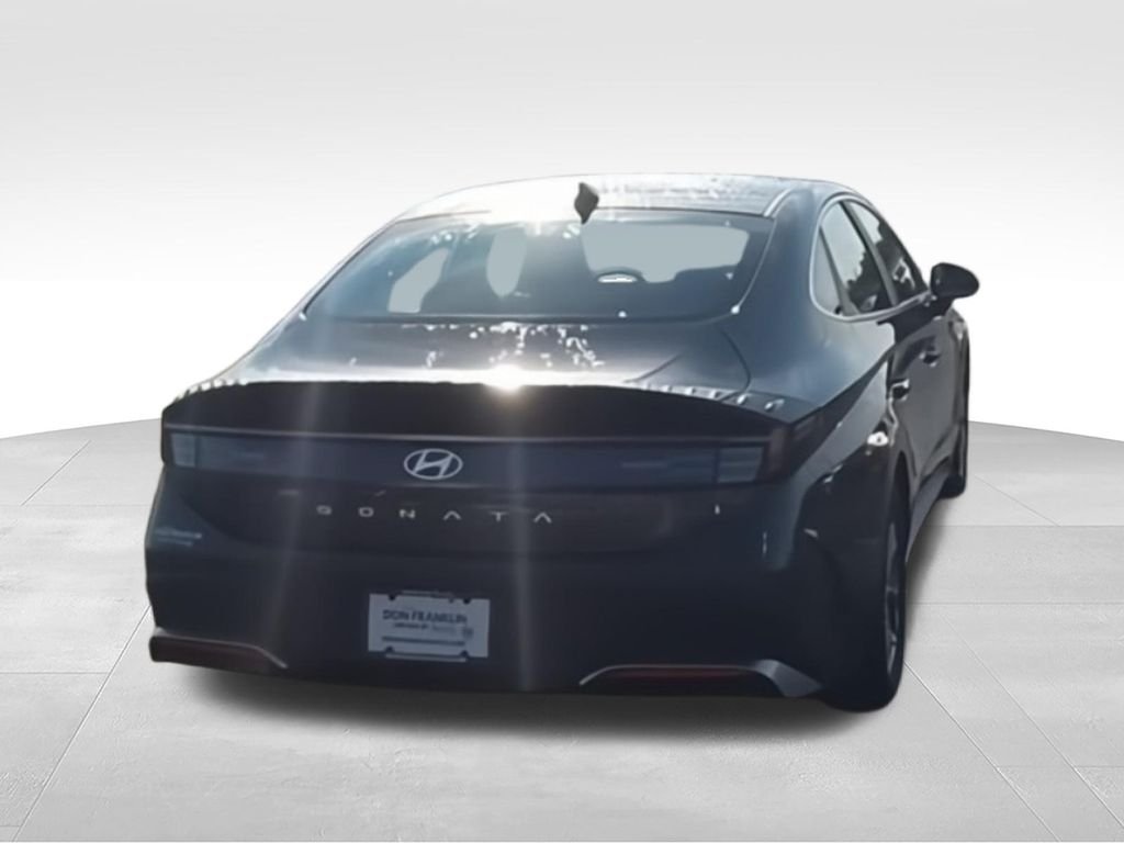 New 2026 Gray Hyundai SE image 8