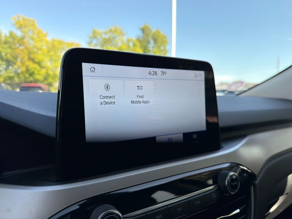 Used 2020 Black Metallic Ford SE image 29