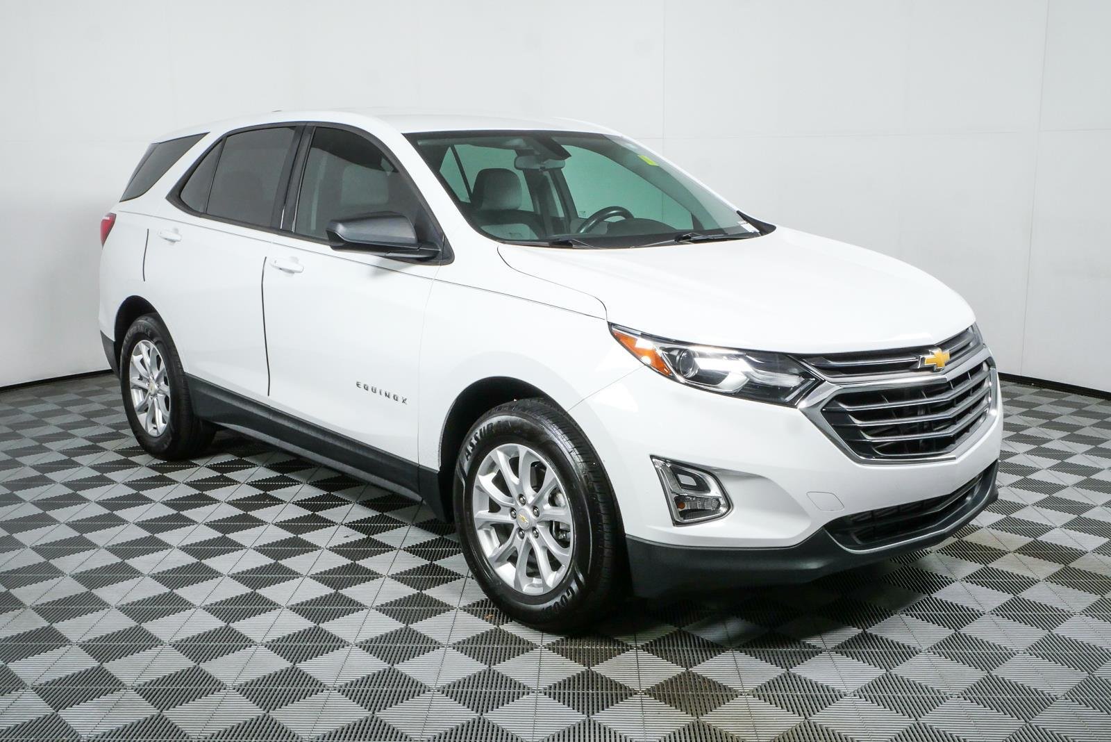 Used 2018 SUMMIT WHITE Chevrolet LS image 1