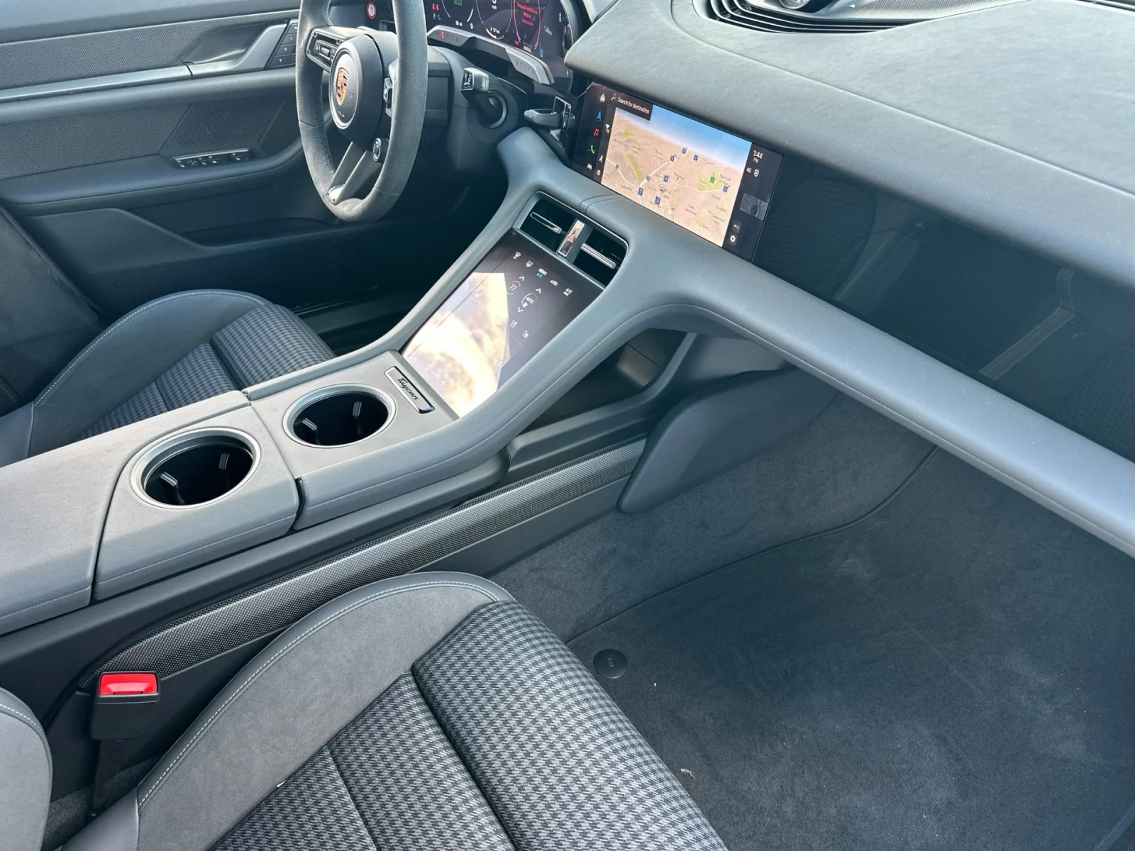2026 Porsche Taycan GTS - Photo 15