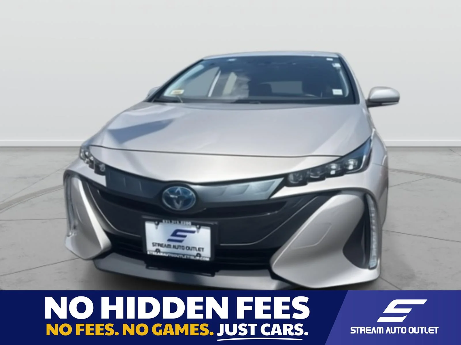 Used 2022 Silver Toyota LE image 1
