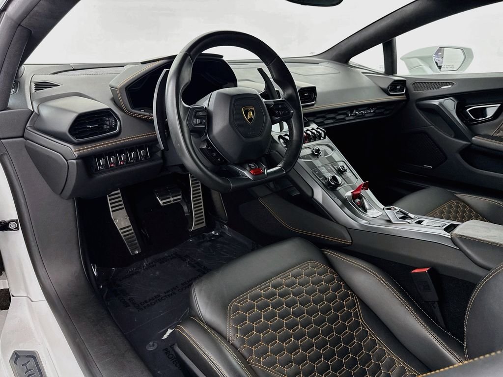 Used 2017 White Lamborghini LP580-2 image 9