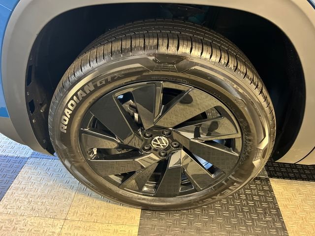 New 2026 Blue Volkswagen 2.0T SE w/Technology image 9