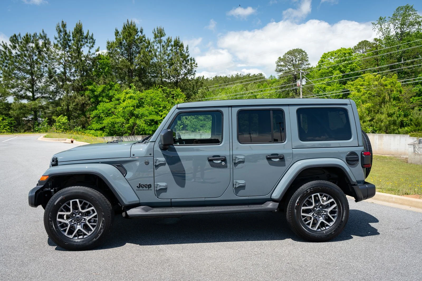 New 2026 Anvil Clear-Coat Exterior Paint Jeep Sahara image 5