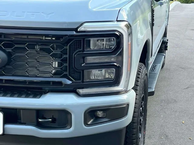 New 2027 Glacier Gray Metallic Tri-Coat Ford F-250® Lariat® image 9