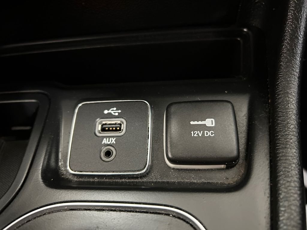 Used 2019 Red Jeep Latitude Plus image 30