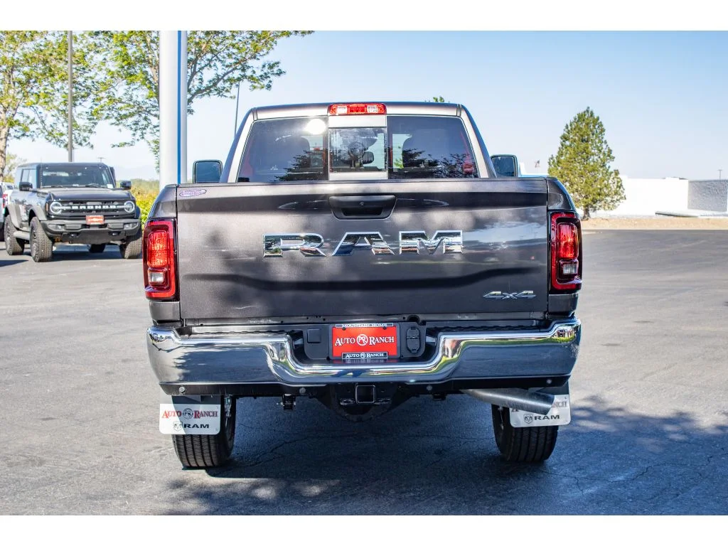 New 2026 Granite Crystal Metallic Clearcoat Ram Tradesman image 7