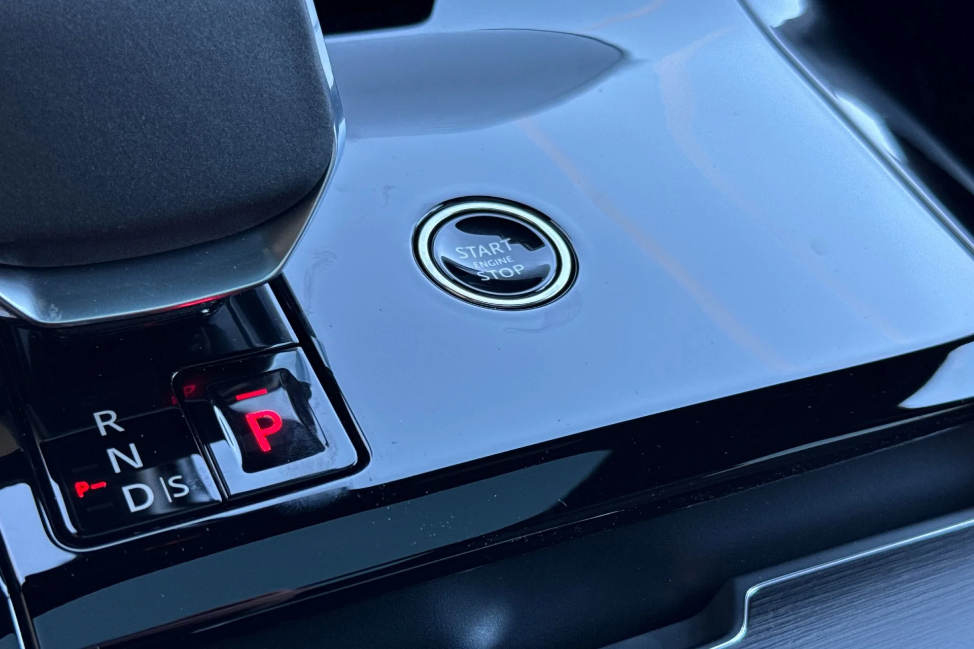New 2026 Carpathian Grey Land Rover Dynamic SE image 25