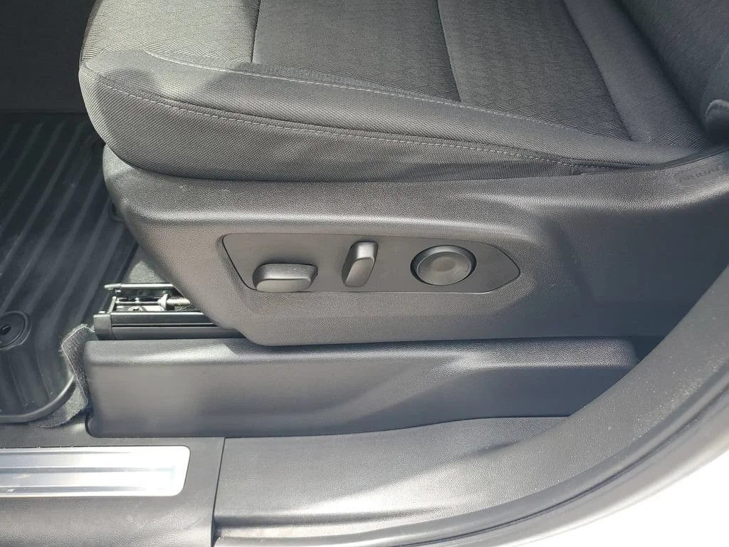 Used 2025 Summit White Chevrolet LT (2FL) image 16