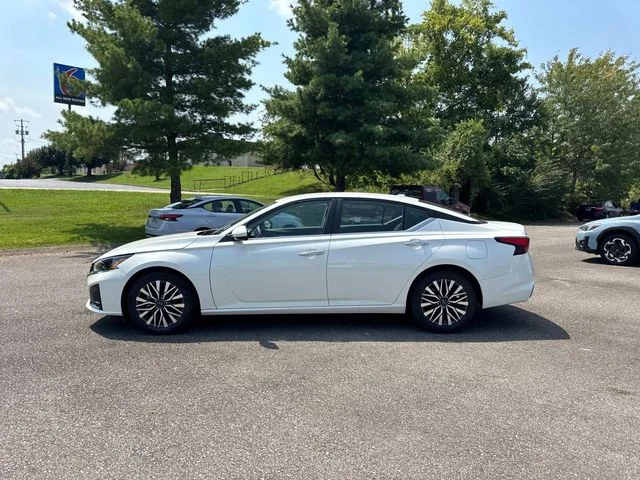 Used 2023 White Nissan 2.5 SV image 8