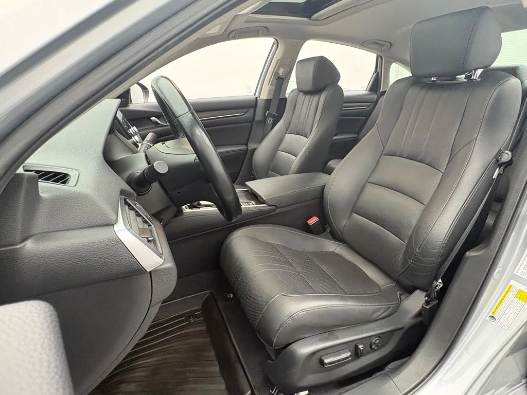 Used 2020 Silver Honda EX-L image 18