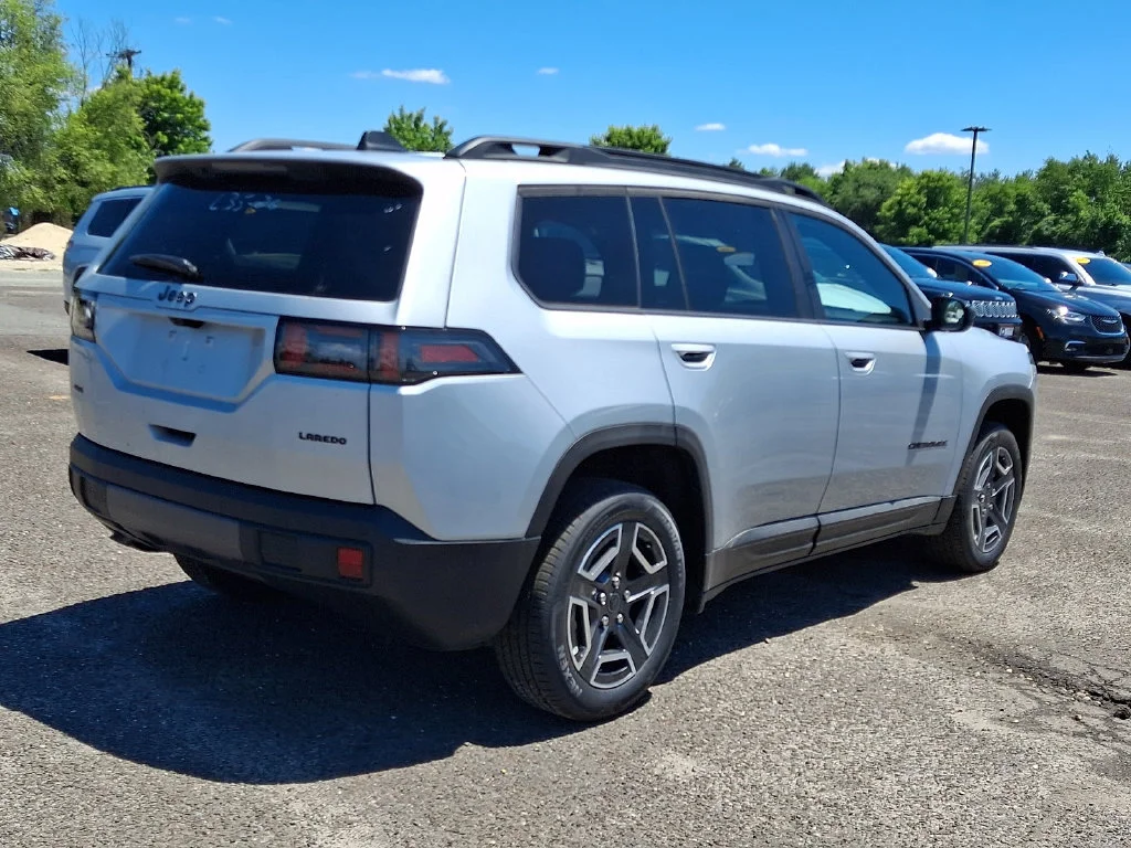 New 2026 Silver Zynith Clear-Coat Exterior Paint Jeep Laredo image 8