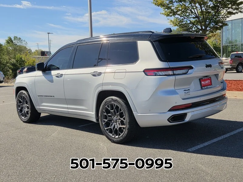 Used 2023 Silver JEEP SUMMIT 4X4 image 3