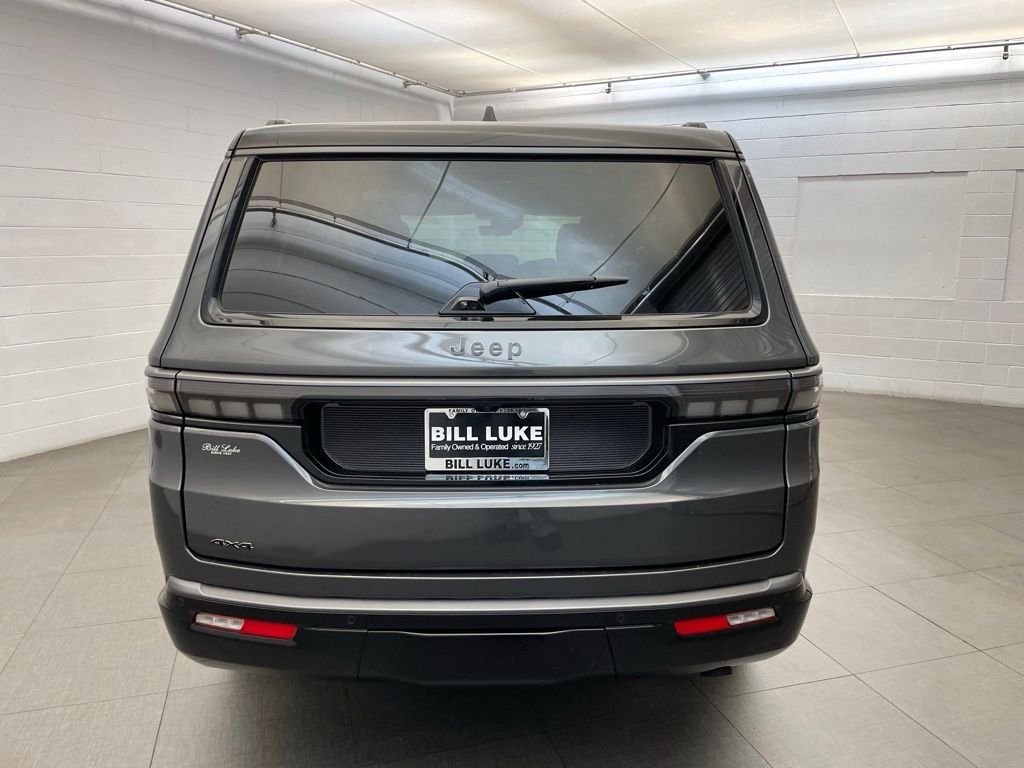 New 2026 Baltic-Gray Metallic Clear-Coat Exterior Paint Jeep Summit Reserve image 5